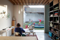 Přestavba industriální budovy na rodinný dům v Gentu, NU architectuuratelier