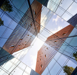 Americké studio SOM realizovalo výškovou budovu nad olympijskou čtvrtí v Londýně. Slouží jako butikový hotel a restaurace, ale najdeme zde i bytové jednotky