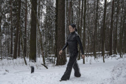 Sean Henry, Kráčící žena. Lokace: Oslo, Ekebergparken 2010 - foto