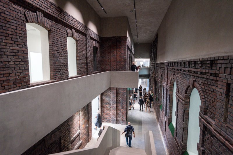 Ve středu 18. září budou v Hradci Králové přednášet v rámci kolokvia slavní architekti Robert Konieczny z Polska s Ján Studený ze Slovenska.