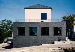 Administrativní sídlo firmy Jolly Joker, Totalstudio