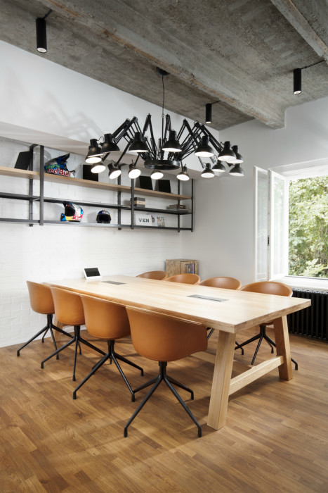 Redesign kaceláří Redbull, přízemí - zasedací místnost, Kunc Architects,