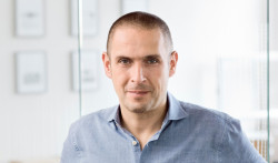 Eike Roswag-Klinge, portrét.