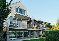 Vícegenerační chata v Senci, GutGut.