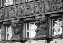 Zdeněk Lukeš: První jarní psí vycházka, Legiobanka, detail