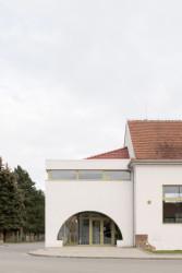 Sokolovna ve Veverských Knínicích, studio New Work