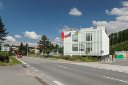 Česká společnost KOMA MODULAR uplatňuje modularitu na stavbách různých typologií. Díky inovacím jsou považováni za špičku mezi architekty i stavaři