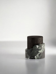 Serafini je italská značka, která se soustředí na práci s mramorem