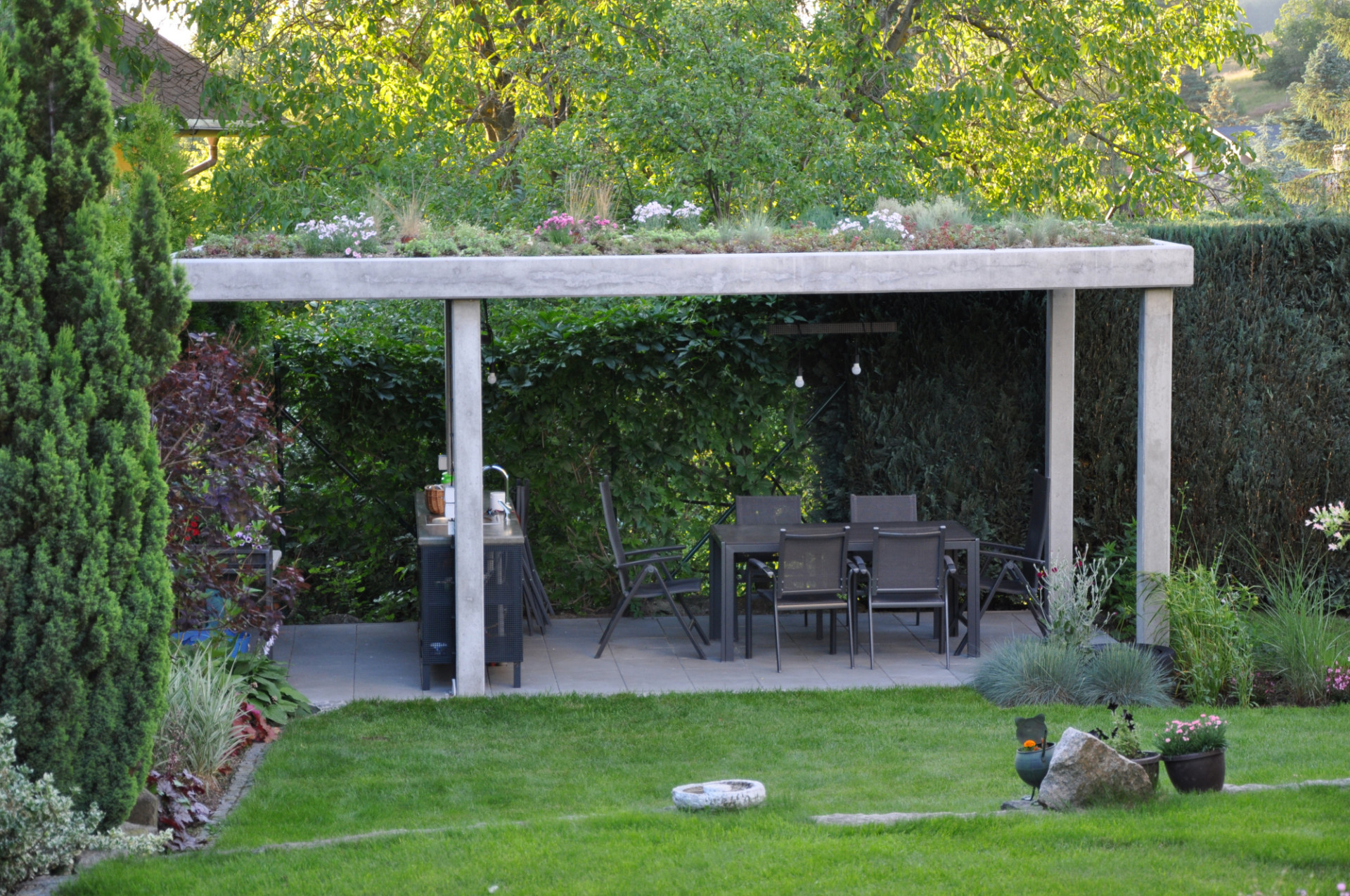 Liberec – Betonová pergola se zelenou střechou