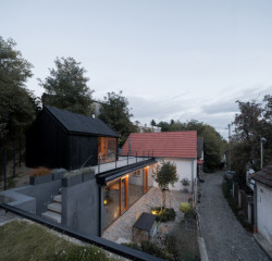 Víkendový dům v Bukovanech od studia SENAA architekti