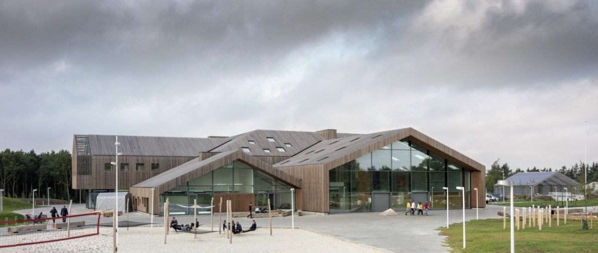 Rozšíření mezinárodní školy Ikast-Brande na komunitní a sportovní centrum od C.F. Møller Architects