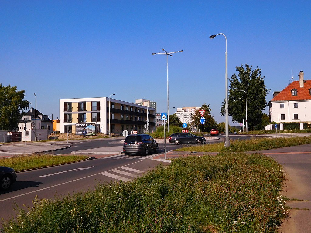 Nové Dvory dnes. Zatím to tu město budoucnosti nepřipomíná