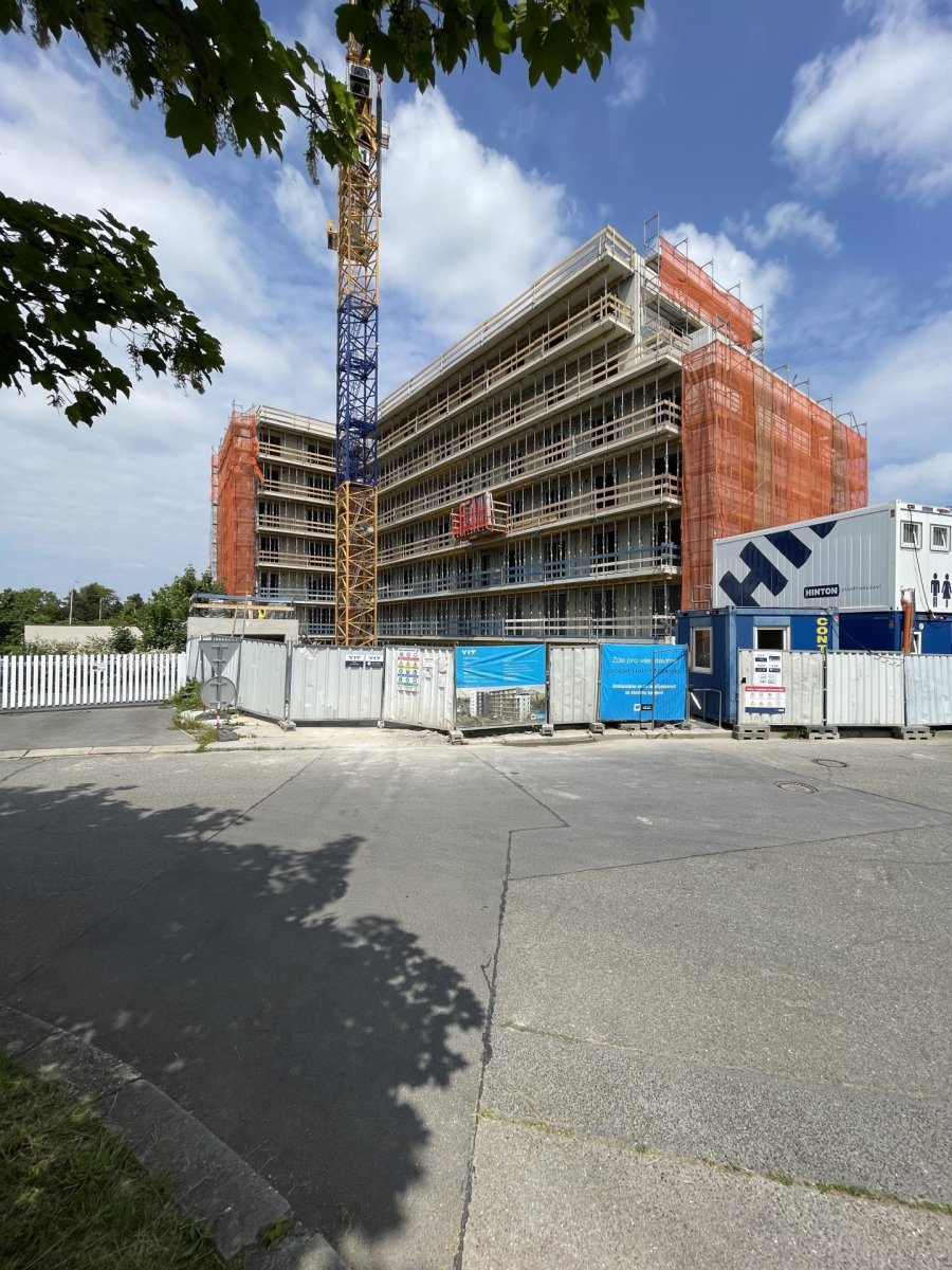 Fotografie z výstavby - dokončení hrubé stavby na jaře 2023