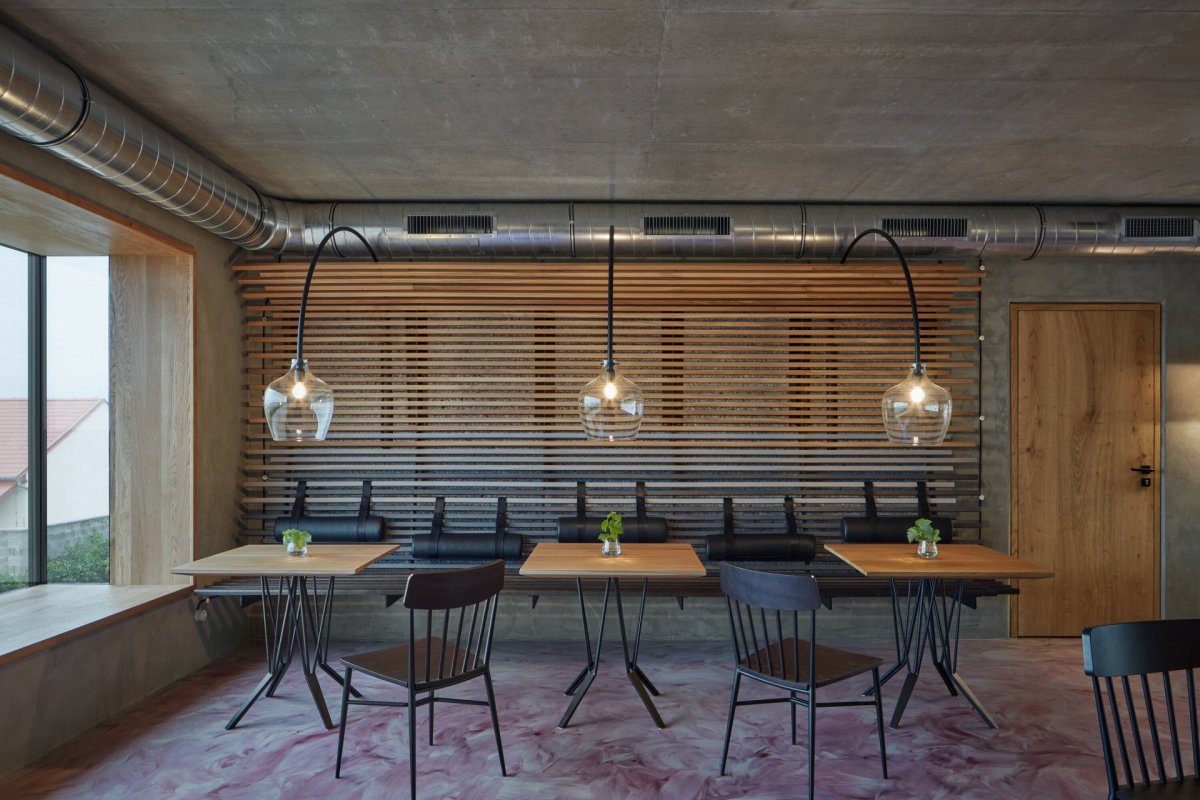 Nový wine bar Reisten v Pavlově od studia ORA
