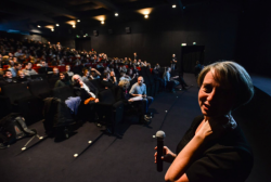 Marcela Steinbachové při přednášce v kině Světozor.