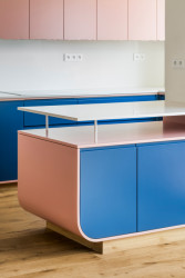 Rekonstrukce interiéru žižkovského mezonetu v Praze od No Architects