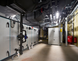 Sportovní hala ETB Sombroek ve městě Edam-Volendam v Nizozemsku od studia Kuiper Steur Architecten