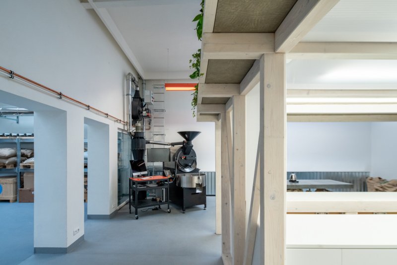 Coffee hub GROUNDS, KOGAA / Alexandra Georgescu, Tomas Kozelsky, Viktor Odstrčilík, Kateřina Baťková, Josef Řehák, Kateřina Čenovská