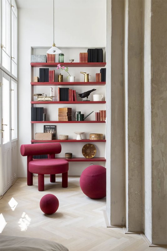 Křeslo od ukrajinské designérky Kateryny Skolové (Apartmán v Laichterově domě, Other Projects Studio)