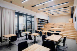 Budova knihovny s restaurací ve Šlapanicích od Milana Podroužka a spoluautorů