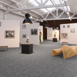 Návrhy Josého Mediny Galeoteho získaly hloubku díky hustému sametovému povrchu vinylu Flotex.