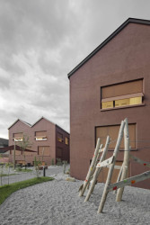 Padevilla architects - Vzdělávací centrum v malé rakouské obci: Na návrhu venkovních prostor pracovali architekti ve spolupráci s uživateli budovy