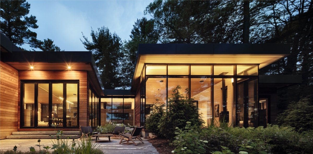 Rekreační objekt Rammed Earth Cottage v kanadské provincii Ontario