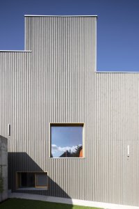 Rodinný dům Na rade, Noiz architekti: Dům vznikl na místě staršího objektu, rekonstrukce nebyla možná