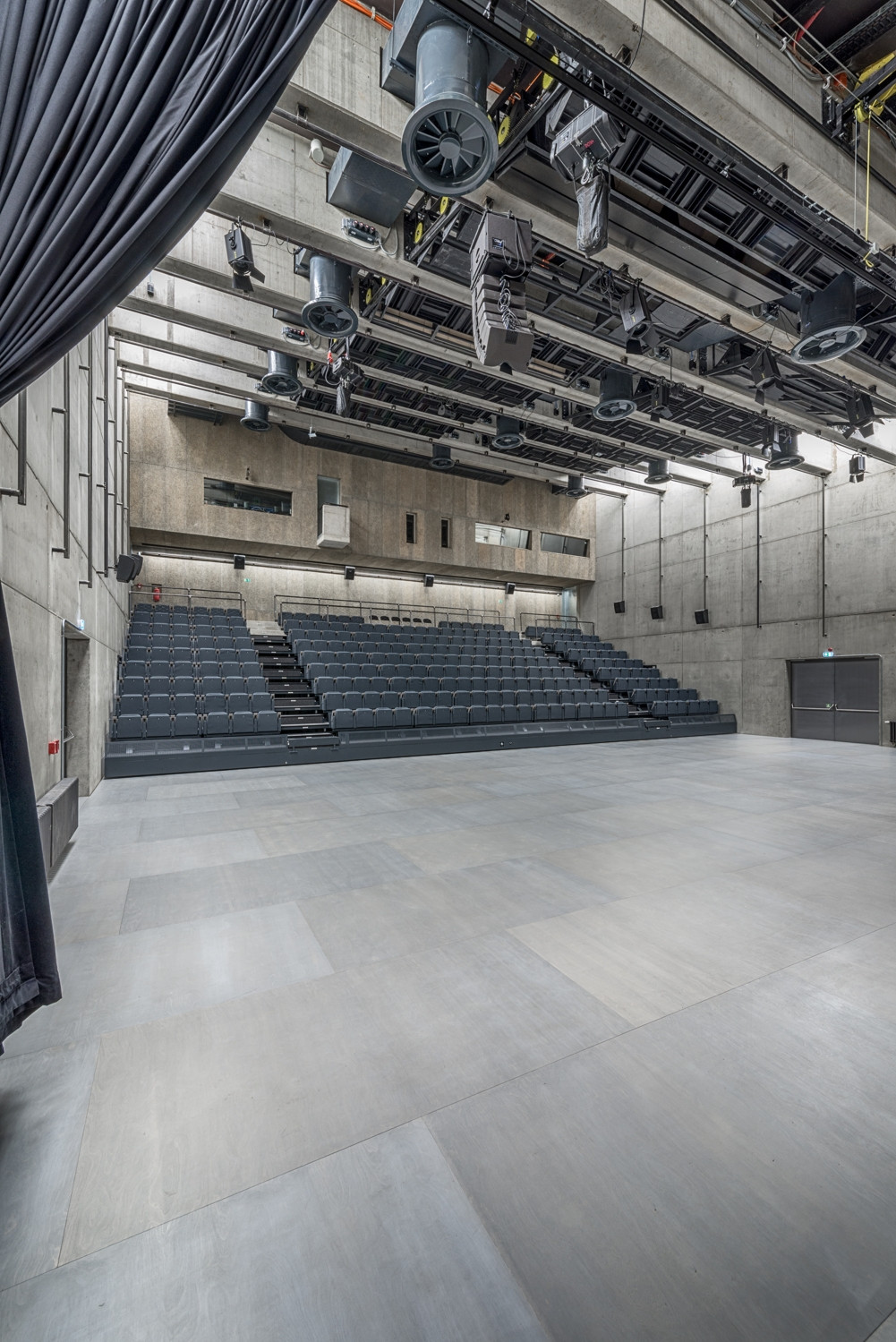 Víceúčelový sál DOX+, Petr Hájek ARCHITEKTI