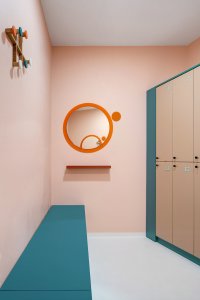 Interiér rehabilitačního centra CRIMED v Poděbradech od designérky Kateřiny Kersey a architektky Lucie Náhlovské