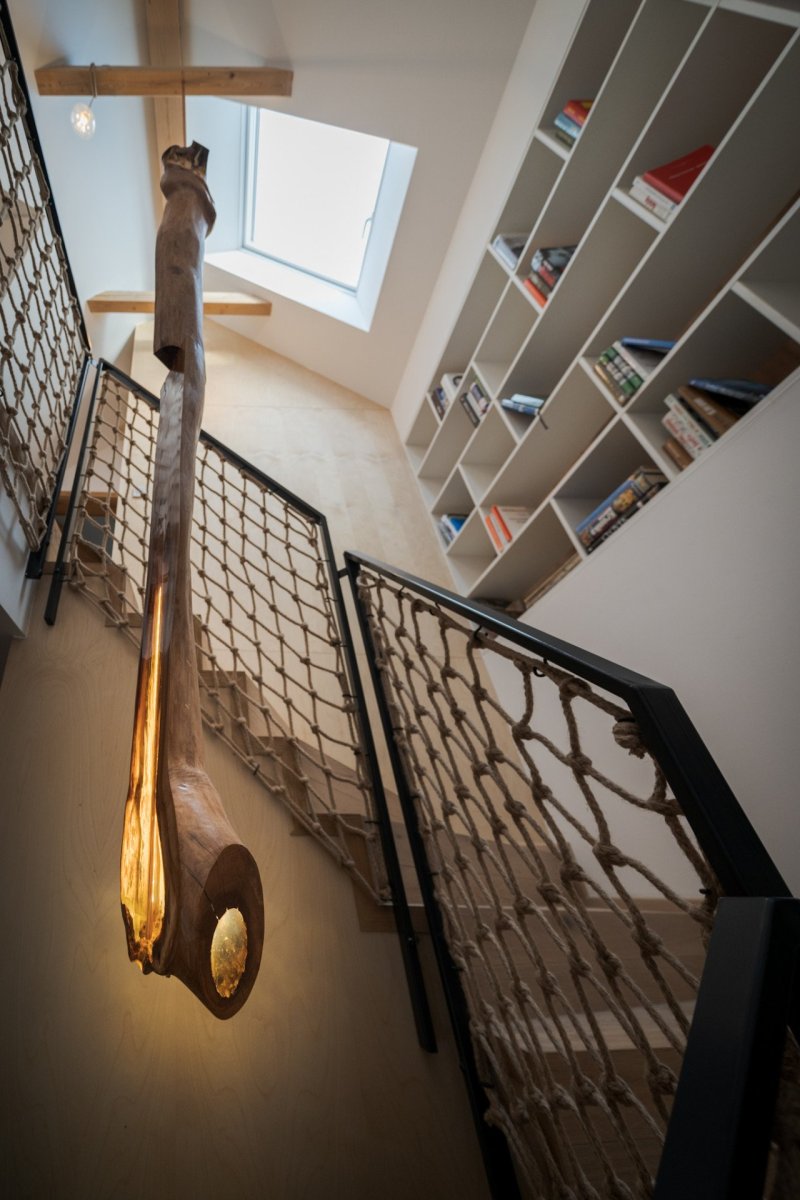 Stavení s červenou pumpou od DESTYL architekti