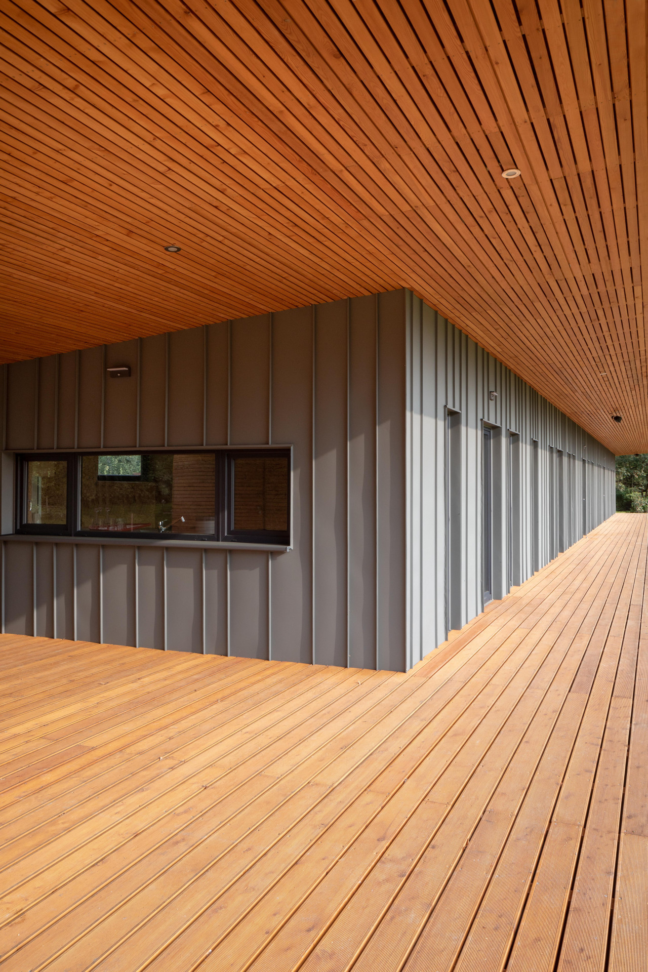 Zázemí fotbalistů TJ Vlčovice od Kamil Mrva Architects