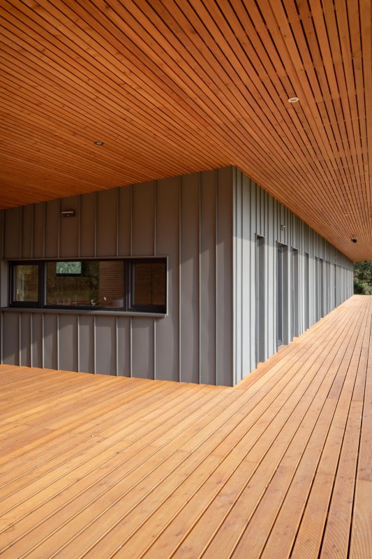 Zázemí fotbalistů TJ Vlčovice od Kamil Mrva Architects