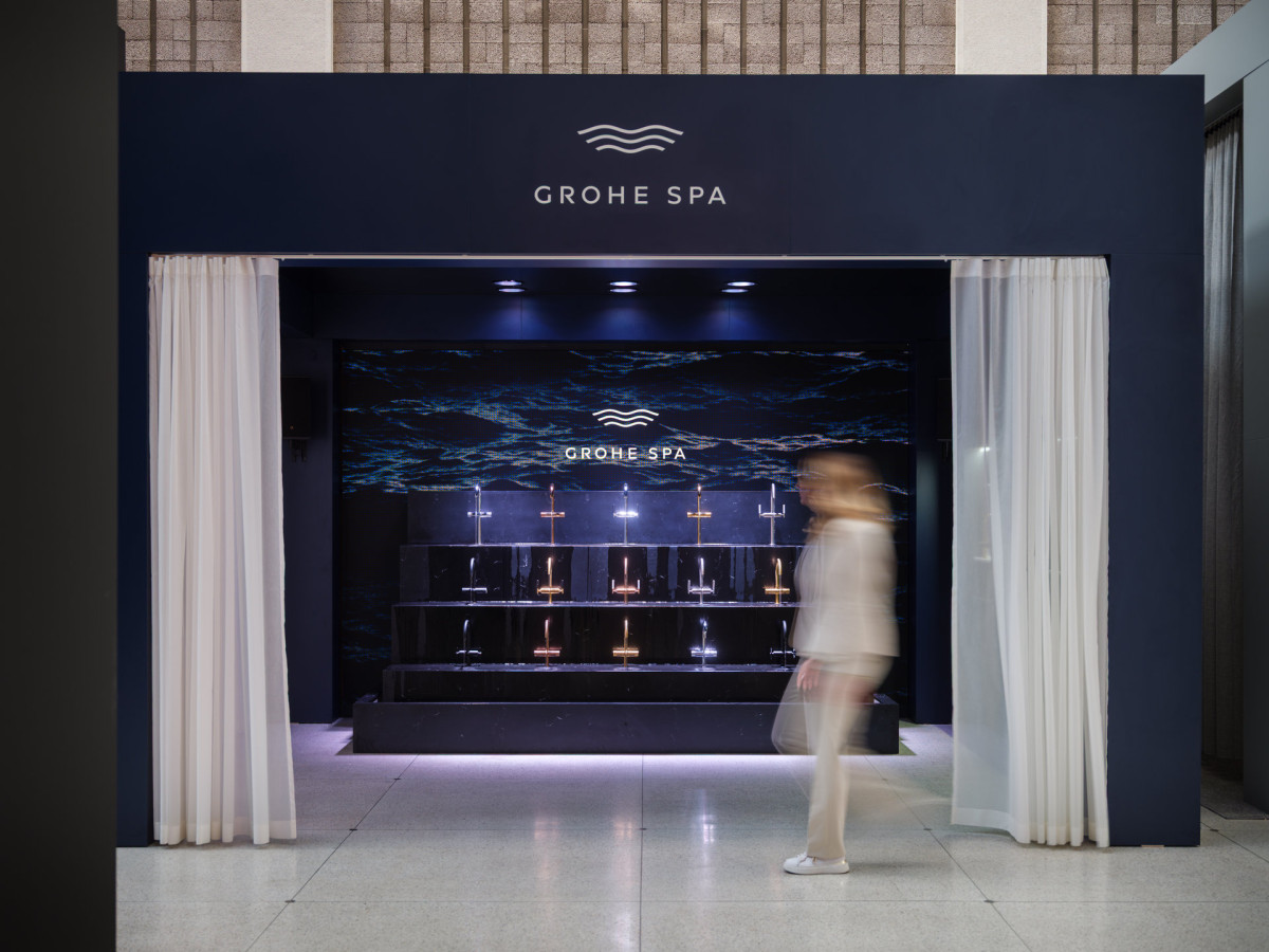 Cílem instalace je vytvořit atmosféru wellness (GROHE SPA na DesignBloku)