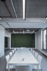 Městská knihovna v Praze na Petřinách, studio MONOM: Najdeme tu i klubovny.