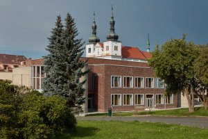 „Je přitom velké štěstí, že se exteriér i interiéry dodnes dochovaly ve velké míře v původním stavu. To je u staveb z této doby (bohužel) vzácností," podotýká Matěj Beránek.