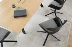 Židle, která obejme - bloum od Wisner-Hager