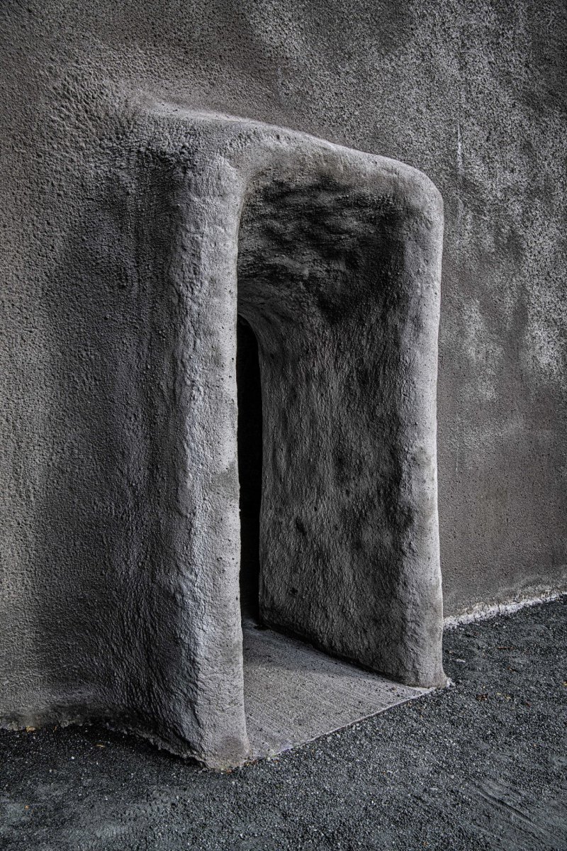 Detail vstupního portálu – novotvar integrovaný do historické struktury