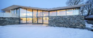 Na ostrově Finnøy vyrostl dům s výhledy na oceán. Navrhla ho architektonická kancelář Helen & Hard.