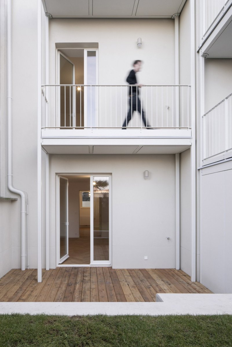 Architekti nechali zvětšit všechna okna ubouráním parapetů.