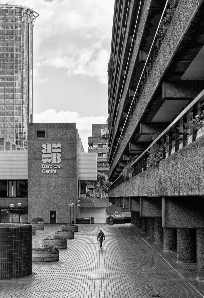 Obytný komplex Barbican Estate od trojice architektů Chemberlain−Powell−Bond z let 1969−1982