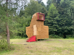 Na workshopu Cabin Fever studenti stavěli a navrhovali drobné stavby.