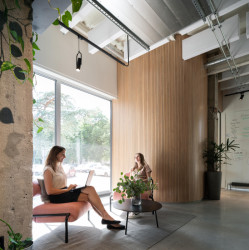 Přestavba budovy na sídlo firmy Raynet v Ostravě-Porubě od studia Ark