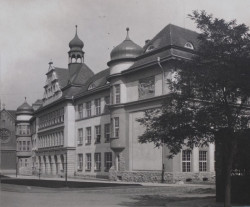Budova české státní průmyslové školy (1915–1920), 20. léta 20. st, Ladislav Skřivánek. Archiv města Plzně
