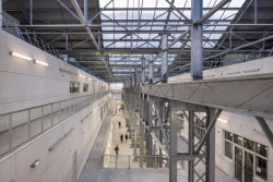 Nantes Saint - přestavba skladiště na uměleckou školu, Franklin Azzi Architecture