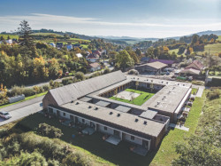 Bydlení pro starší občany, kteří však nejsou konzervativní. Dům pro seniory v  Kateřinicích, knesl kynčl architekti.