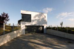 Rodinný dům v Ledenicích, Ateliér Vostracký