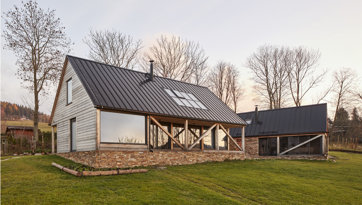 "Prosklená roubenka" od ateliéru Jiřího Bízy