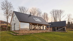 "Prosklená roubenka" od ateliéru Jiřího Bízy