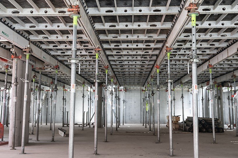 Stropní bednění SKYDECK při výstavbě bytového domu na Opatově v Praze
